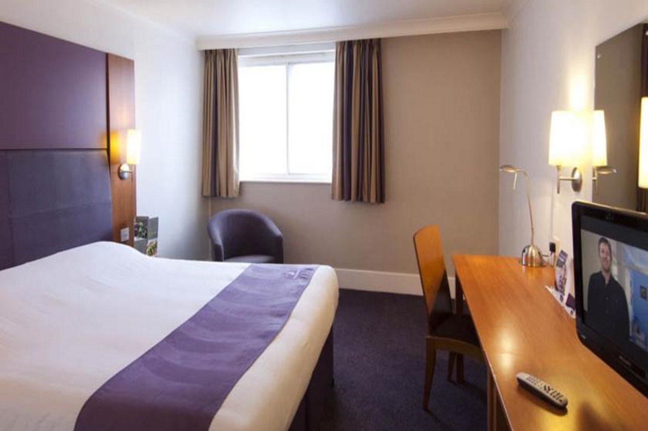 Premier Inn London Croydon Town Centre Exterior photo