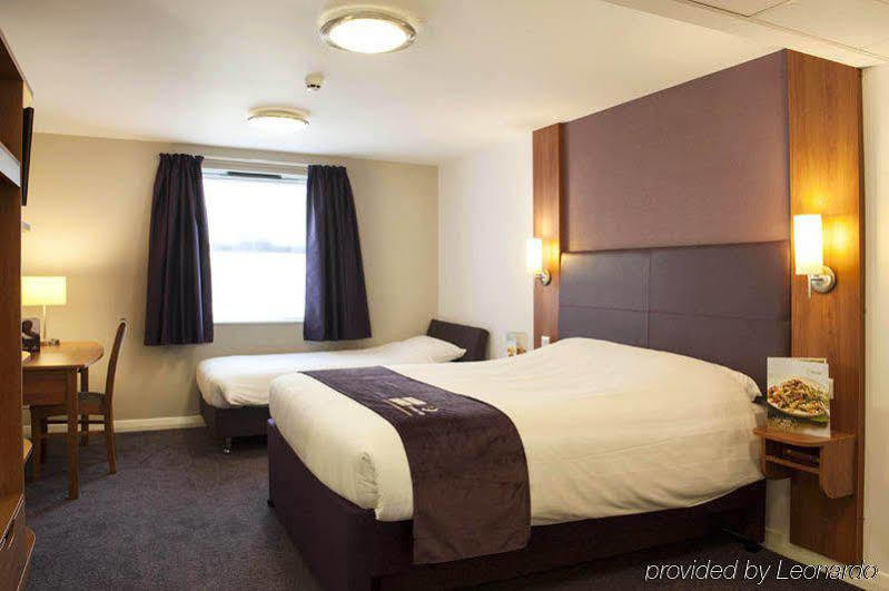 Premier Inn London Croydon Town Centre Exterior photo